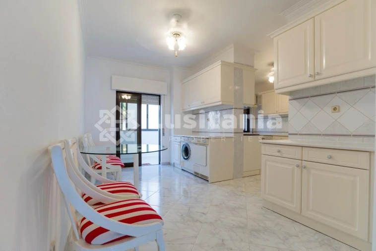 Apartamento T3 para Venda em Quarteira Foto 26