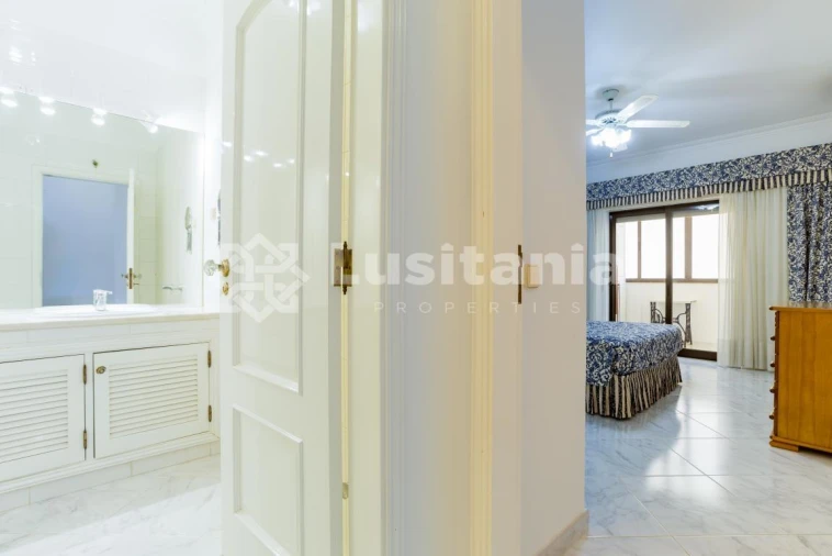 Apartamento T3 para Venda em Quarteira Foto 16