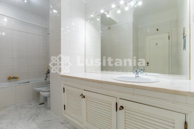 Apartamento T3 para Venda em Quarteira Foto 17