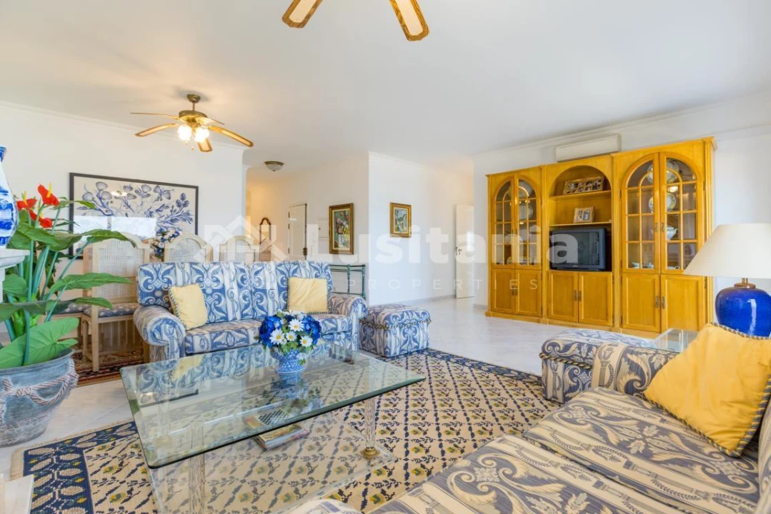 Apartamento T3 para Venda em Quarteira Foto 4