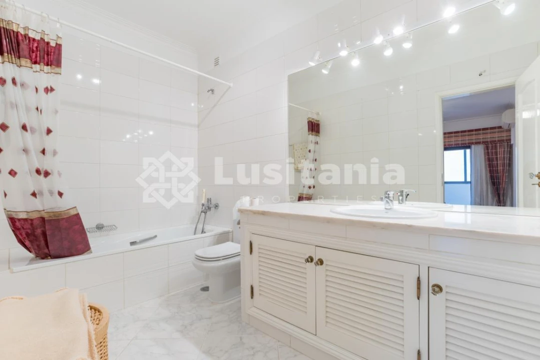 Apartamento T3 para Venda em Quarteira Foto 21