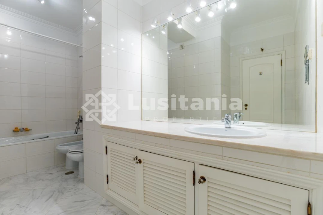 Apartamento T3 para Venda em Quarteira Foto 17