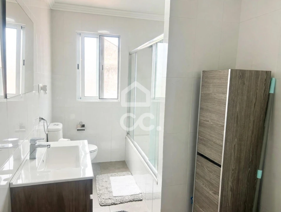 Moradia T5 para Venda em Ponta Delgada (São José) Foto 20