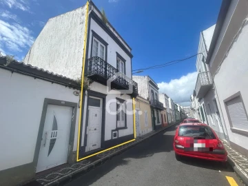Moradia T5 para Venda em Ponta Delgada (São José)