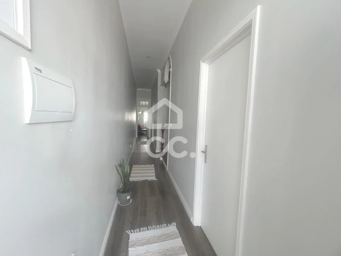 Moradia T5 para Venda em Ponta Delgada (São José) Foto 2