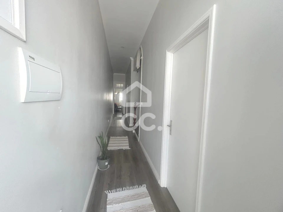 Moradia T5 para Venda em Ponta Delgada (São José) Foto 2