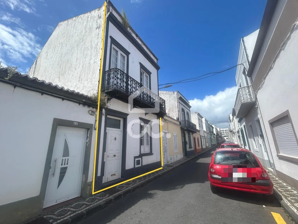 Moradia T5 para Venda em Ponta Delgada (São José) Foto 1