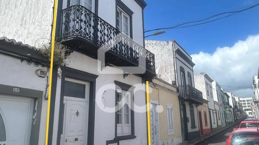 Moradia T5 para Venda em Ponta Delgada (São José)