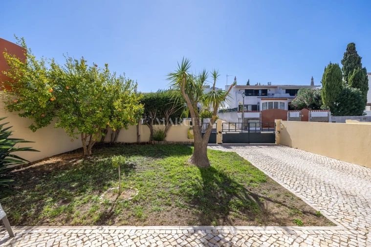 Moradia T4 para Venda em Lagos (São Sebastião e Santa Maria) Foto 4