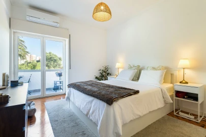Apartamento T2 para Venda em Santa Clara-A-Nova e Gomes Aires