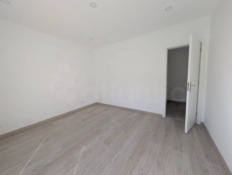 Apartamento T3 para Venda em Massamá e Monte Abraão Foto 14