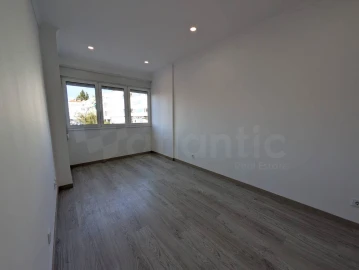 Apartamento T3 para Venda em Massamá e Monte Abraão