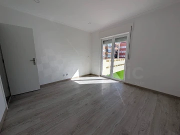 Apartamento T3 para Venda em Massamá e Monte Abraão