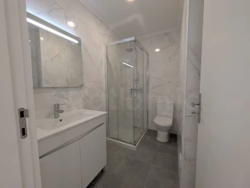 Apartamento T3 para Venda em Massamá e Monte Abraão