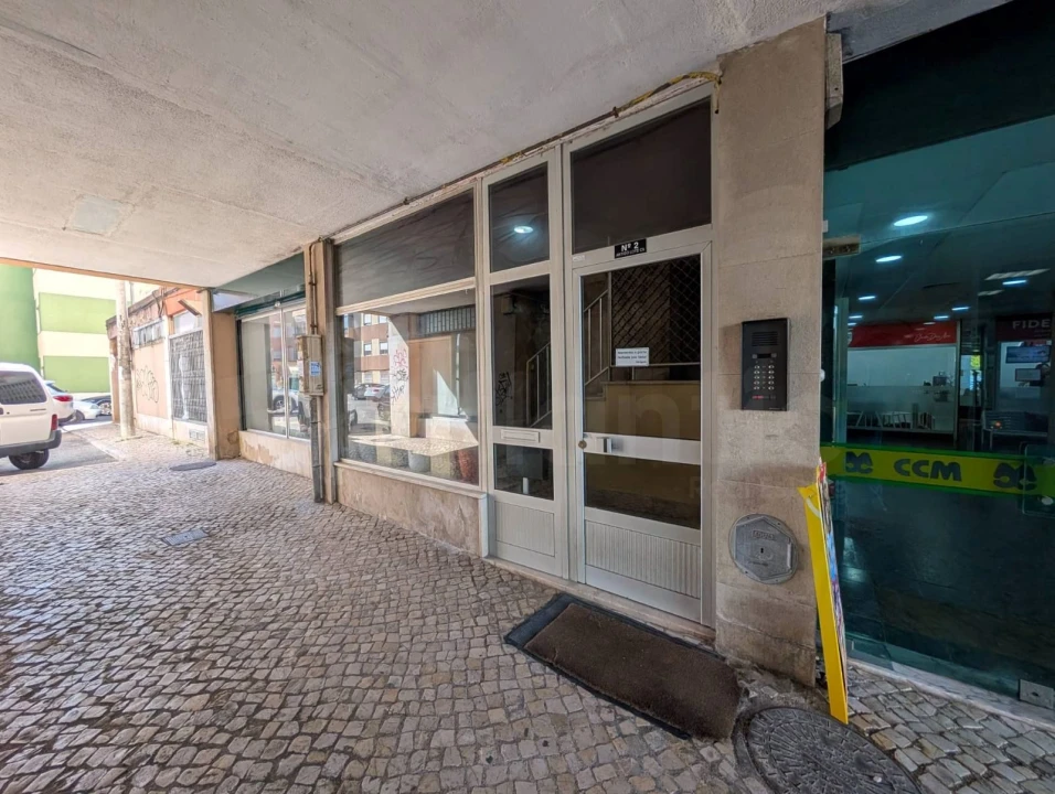Apartamento T3 para Venda em Massamá e Monte Abraão Foto 32