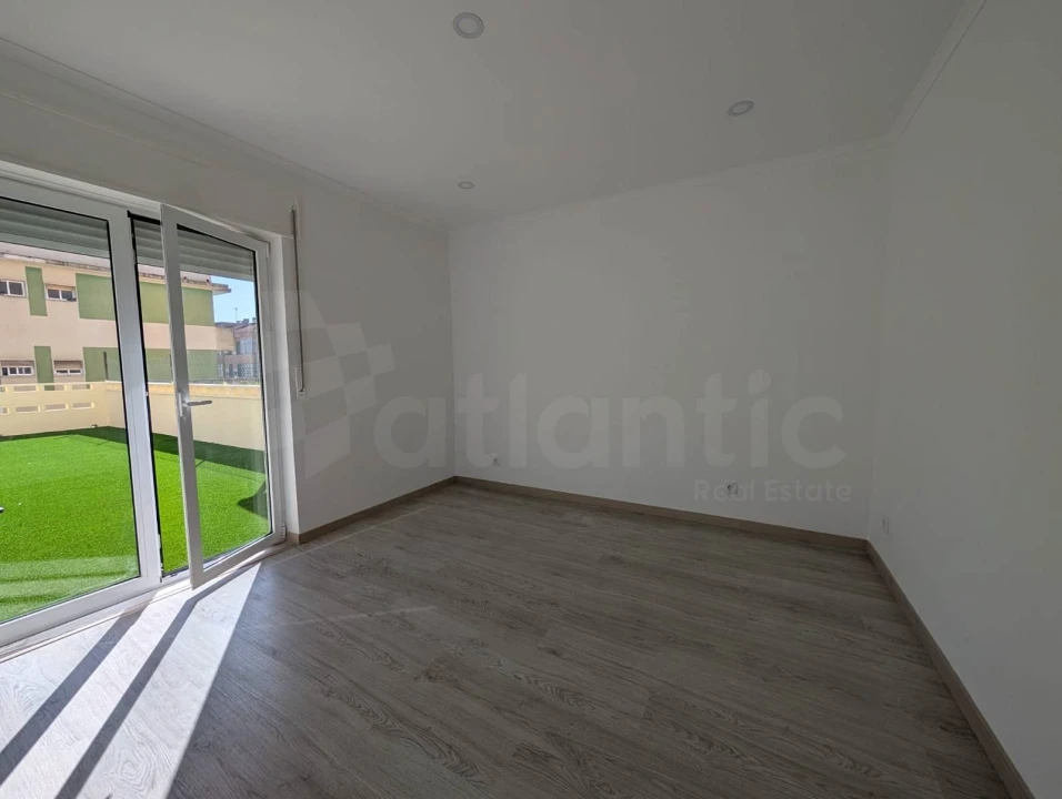 Apartamento T3 para Venda em Massamá e Monte Abraão Foto 15