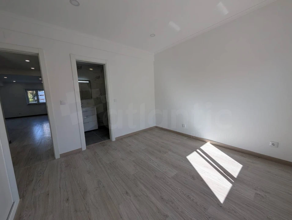 Apartamento T3 para Venda em Massamá e Monte Abraão Foto 17