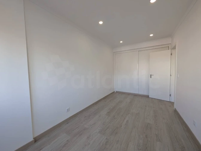 Apartamento T3 para Venda em Massamá e Monte Abraão Foto 11