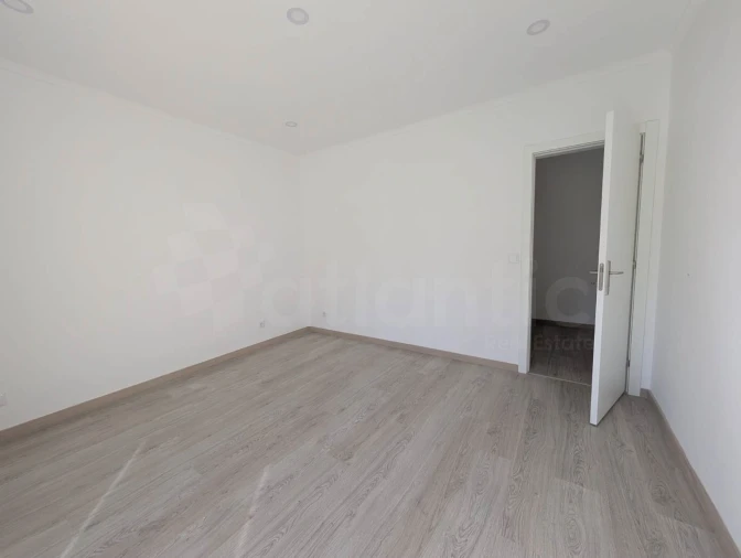 Apartamento T3 para Venda em Massamá e Monte Abraão Foto 14