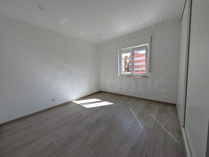 Apartamento T3 para Venda em Massamá e Monte Abraão Foto 16