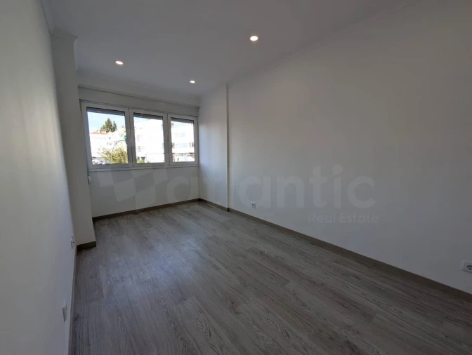Apartamento T3 para Venda em Massamá e Monte Abraão Foto 8