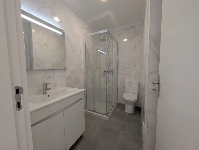 Apartamento T3 para Venda em Massamá e Monte Abraão Foto 23