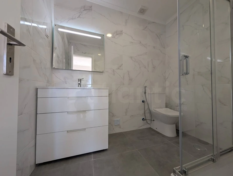 Apartamento T3 para Venda em Massamá e Monte Abraão Foto 22