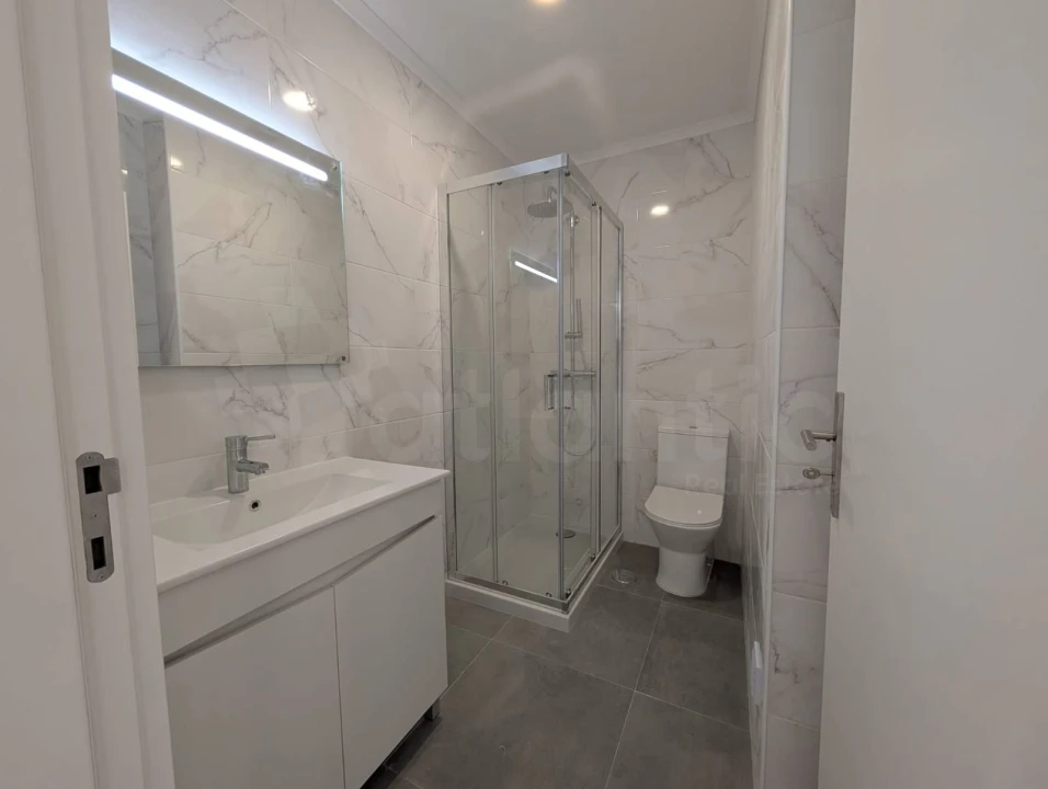 Apartamento T3 para Venda em Massamá e Monte Abraão Foto 23