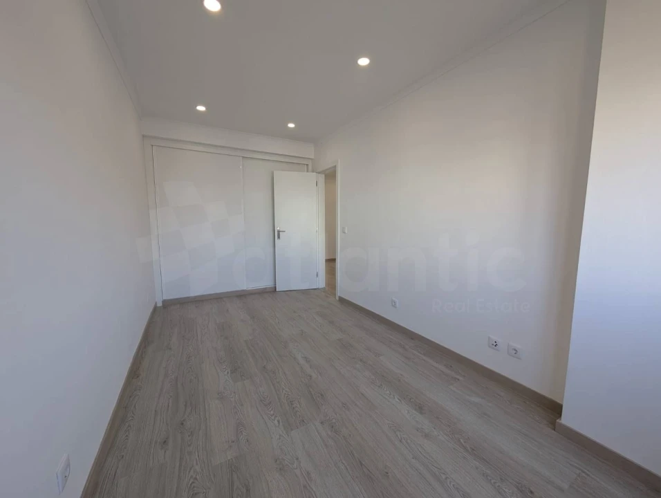 Apartamento T3 para Venda em Massamá e Monte Abraão Foto 10