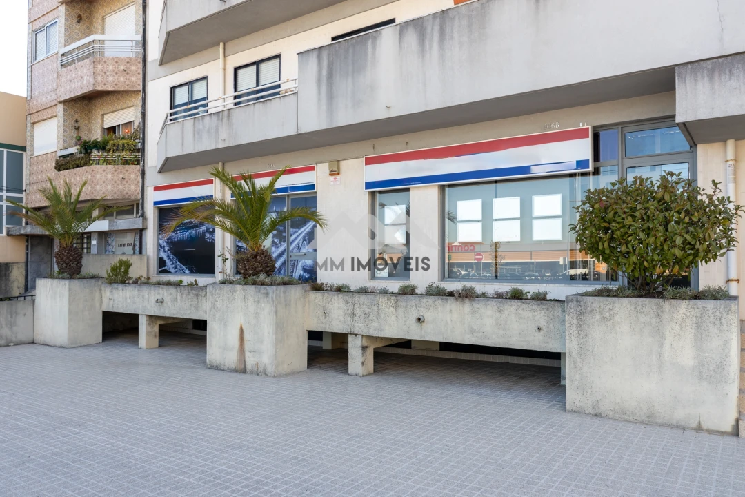 Negócio para Arrendamento em Paranhos Foto 2