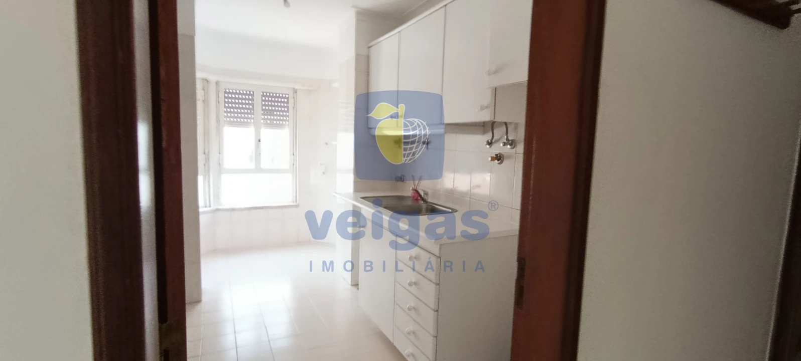Apartamento T2 para Venda em Rio de Mouro Foto 11