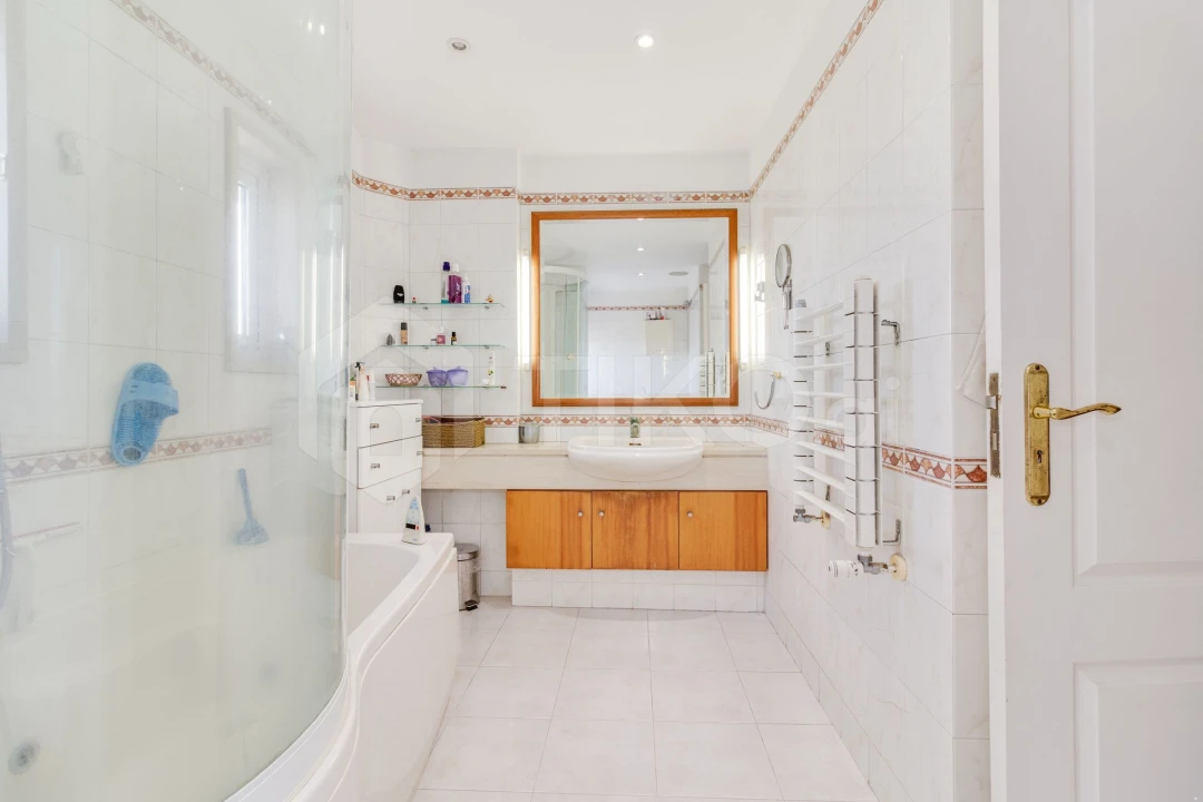 Apartamento T4 para Venda em Corroios Foto 11
