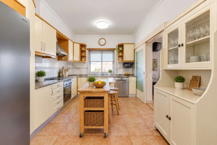 Apartamento T4 para Venda em Corroios Foto 2