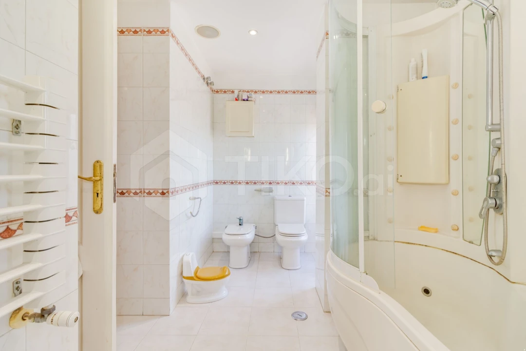 Apartamento T4 para Venda em Corroios Foto 12