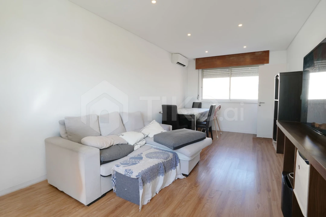 Apartamento T2 para Venda em Corroios Foto 6
