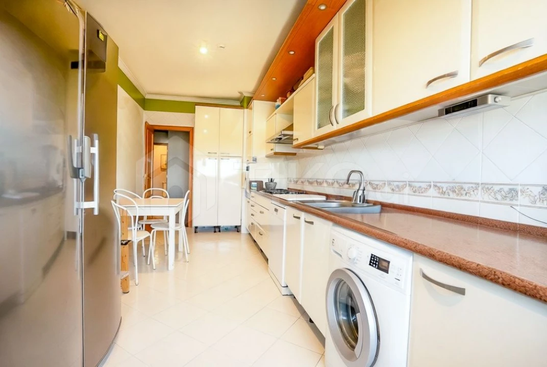Apartamento T3 para Venda em Carnide Foto 11