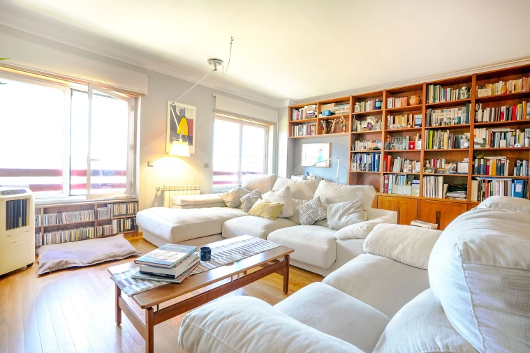 Apartamento T3 para Venda em Carnide Foto 3