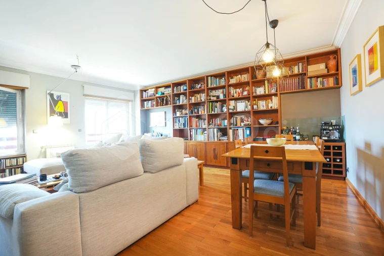 Apartamento T3 para Venda em Carnide Foto 2