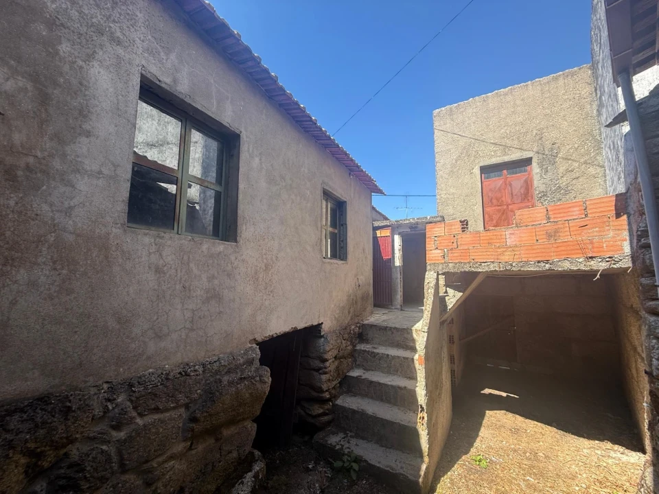 Moradia T3 para Venda em Candoso e Carvalho de Egas Foto 4
