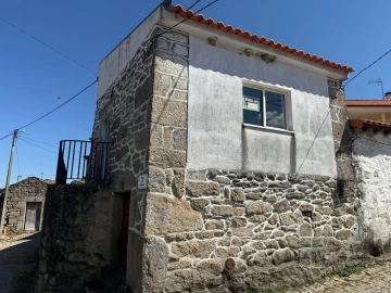 Moradia T3 para Venda em Candoso e Carvalho de Egas