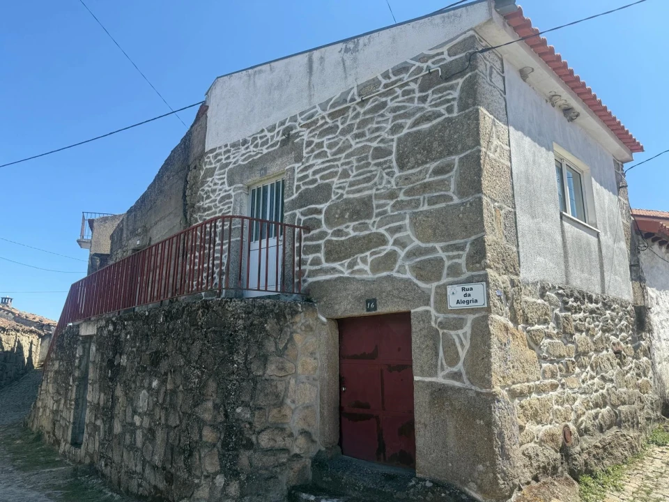 Moradia T3 para Venda em Candoso e Carvalho de Egas Foto 2