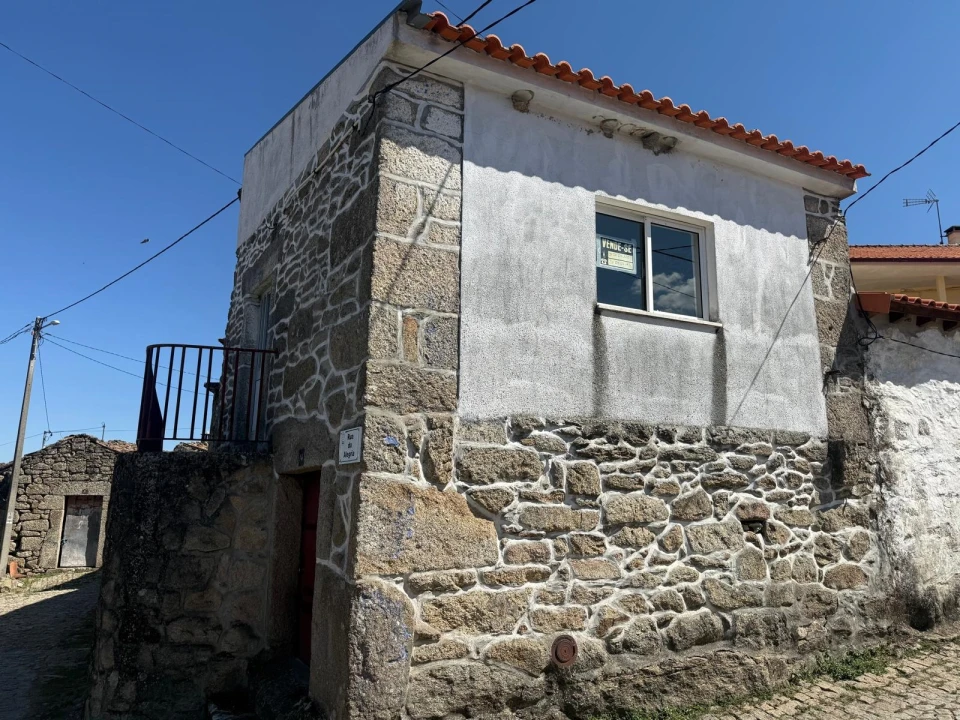Moradia T3 para Venda em Candoso e Carvalho de Egas Foto 1