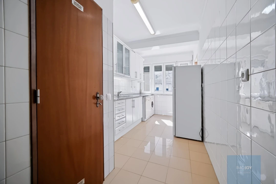 Apartamento T2 para Venda em Algés, Linda-A-Velha e Cruz Quebrada-Dafundo Foto 4