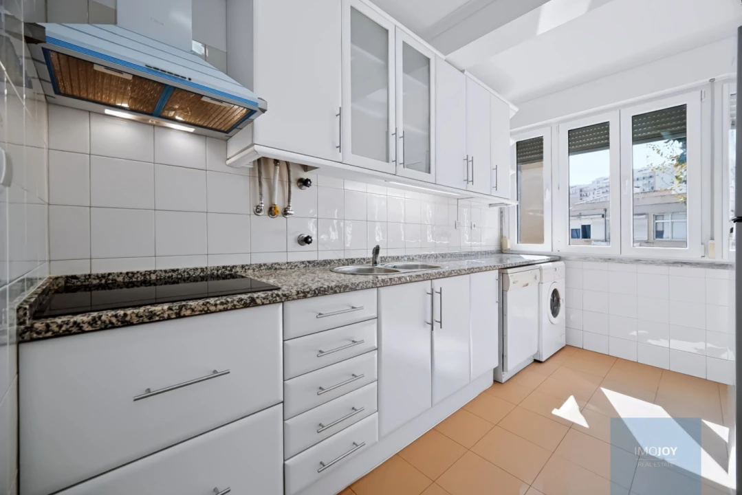 Apartamento T2 para Venda em Algés, Linda-A-Velha e Cruz Quebrada-Dafundo Foto 5