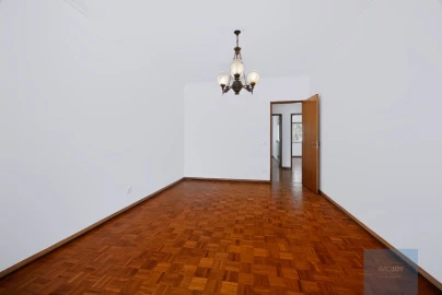 Apartamento T2 para Venda em Algés, Linda-A-Velha e Cruz Quebrada-Dafundo