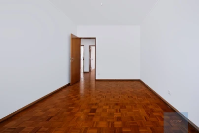 Apartamento T2 para Venda em Algés, Linda-A-Velha e Cruz Quebrada-Dafundo