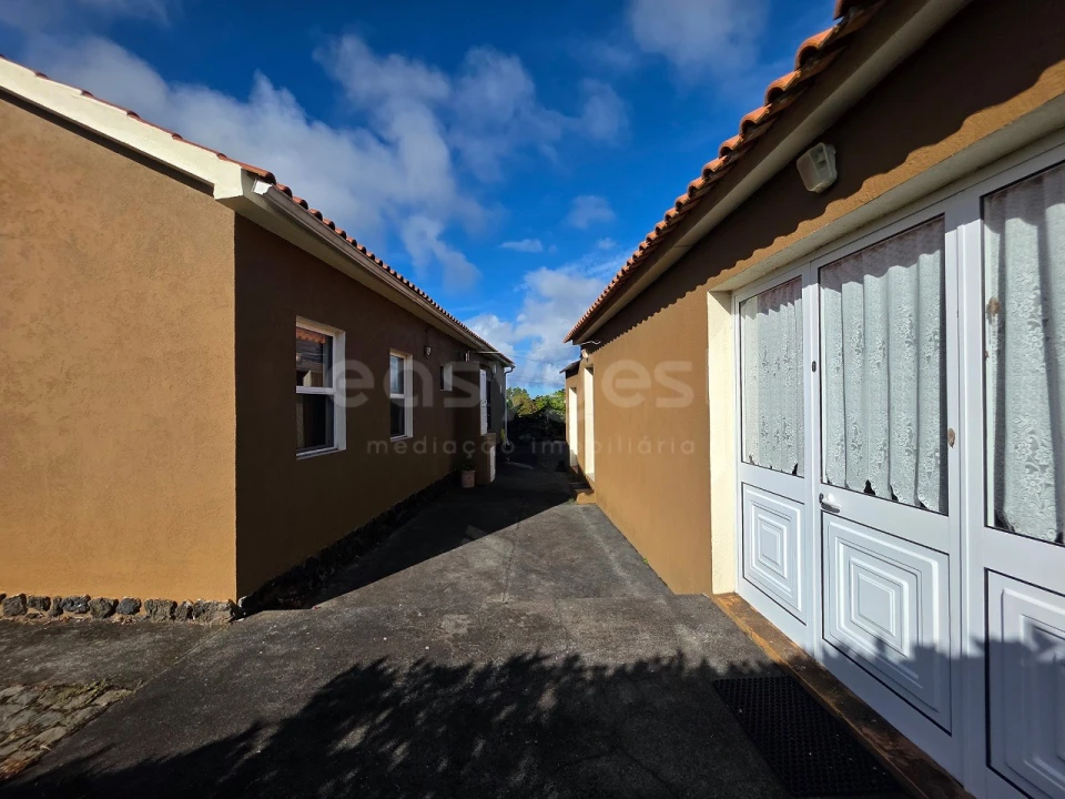 Moradia T3 para Venda em Madalena Foto 33