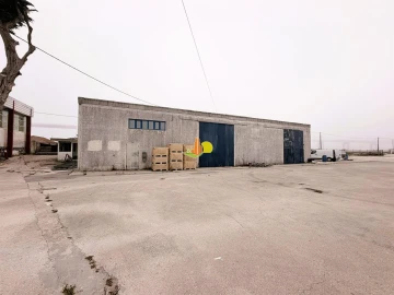 Armazém para Arrendamento em São Pedro