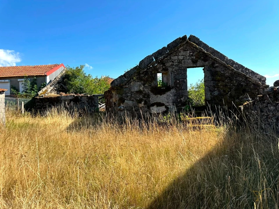 Moradia T2 para Venda em Castro Laboreiro e Lamas de Mouro Foto 4