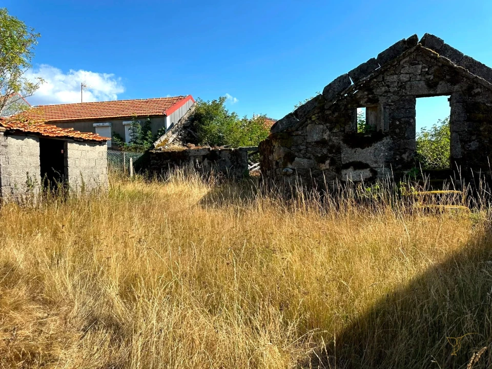 Moradia T2 para Venda em Castro Laboreiro e Lamas de Mouro Foto 5